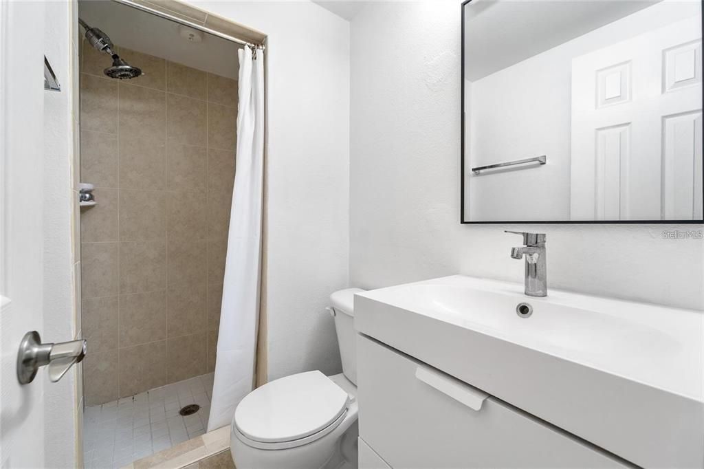 For Rent: $2,300 (2 beds, 2 baths, 836 Square Feet)