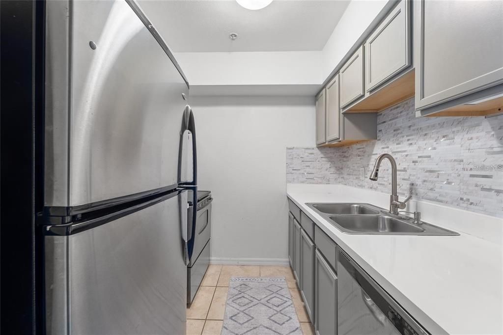 For Rent: $2,300 (2 beds, 2 baths, 836 Square Feet)