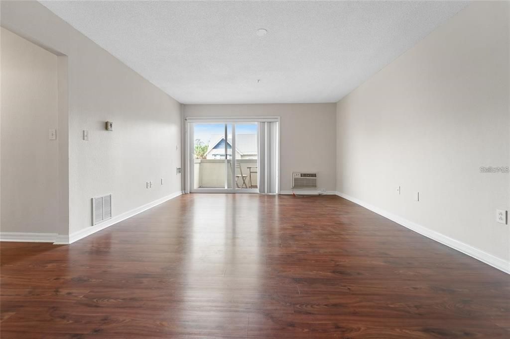 For Rent: $2,300 (2 beds, 2 baths, 836 Square Feet)