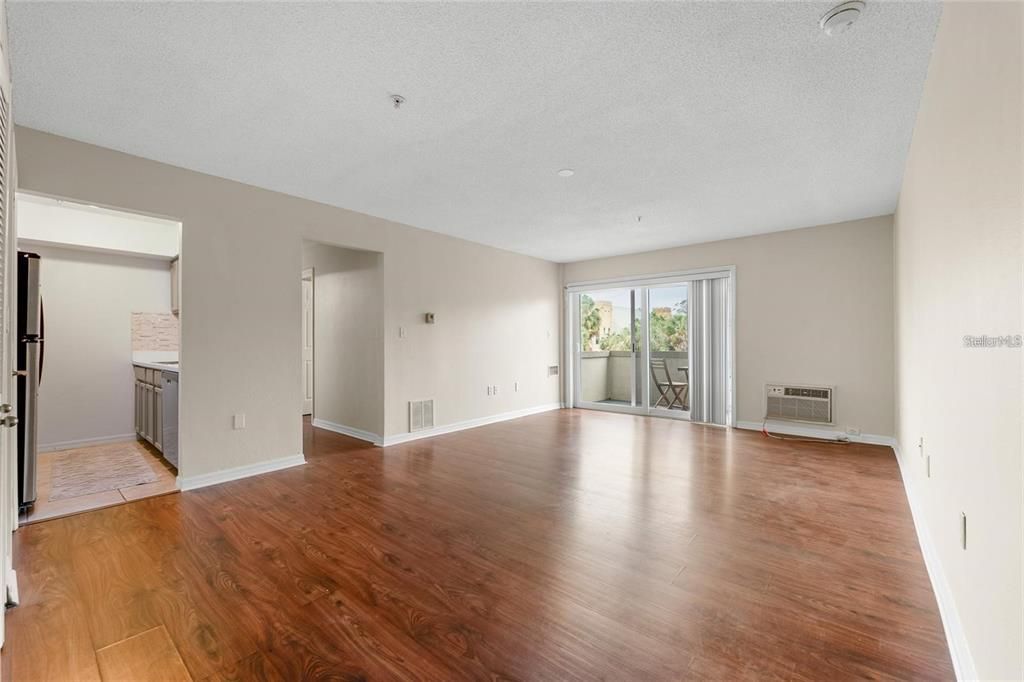 For Rent: $2,300 (2 beds, 2 baths, 836 Square Feet)