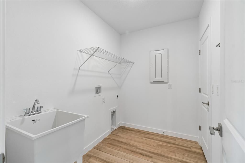 For Sale: $269,990 (3 beds, 2 baths, 1684 Square Feet)