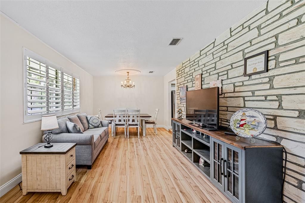 For Sale: $480,000 (3 beds, 2 baths, 1400 Square Feet)