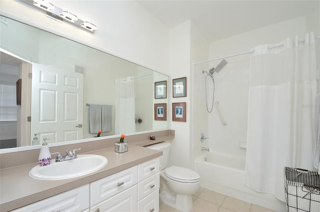 For Sale: $334,900 (2 beds, 2 baths, 1122 Square Feet)