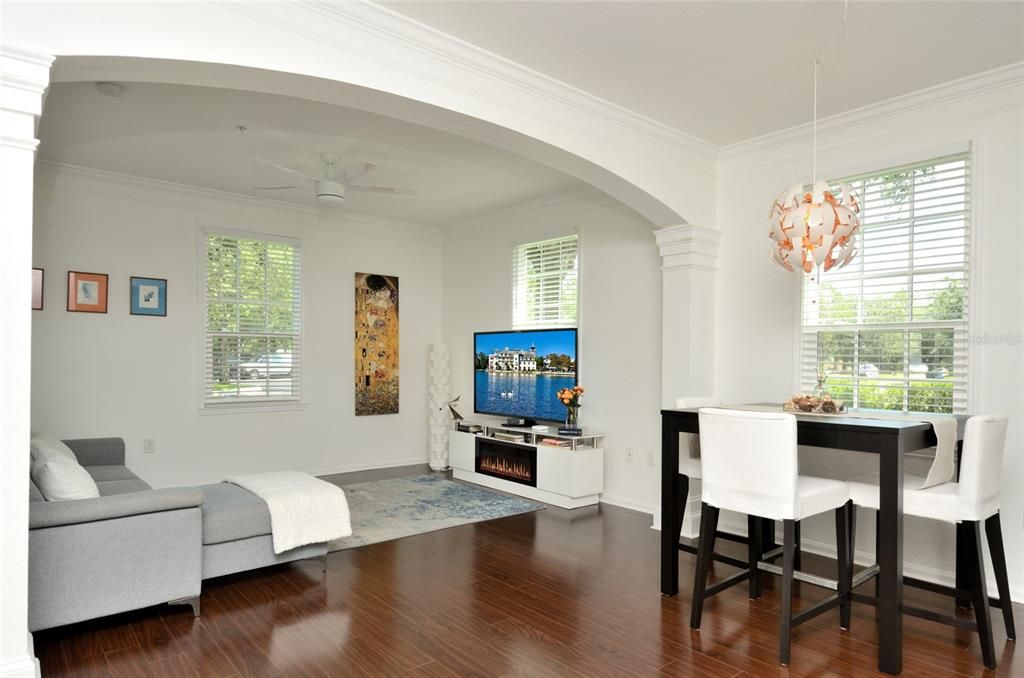For Sale: $334,900 (2 beds, 2 baths, 1122 Square Feet)