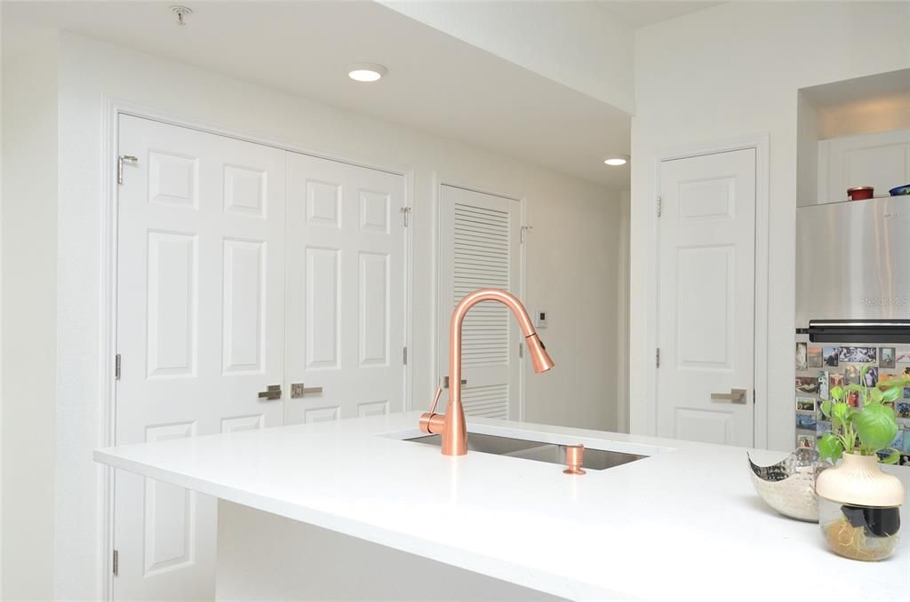 For Sale: $334,900 (2 beds, 2 baths, 1122 Square Feet)