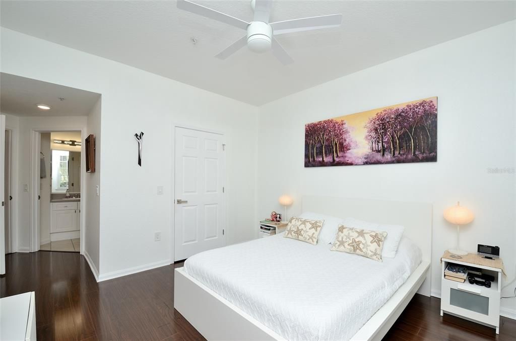 For Sale: $334,900 (2 beds, 2 baths, 1122 Square Feet)