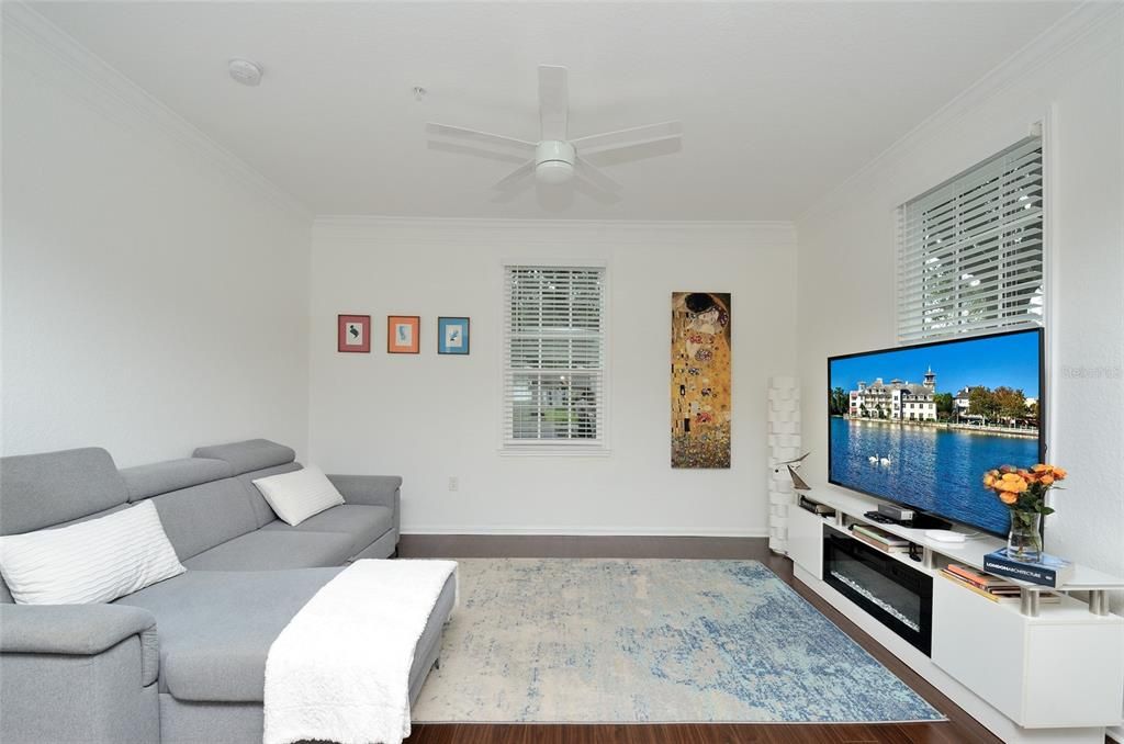 For Sale: $334,900 (2 beds, 2 baths, 1122 Square Feet)