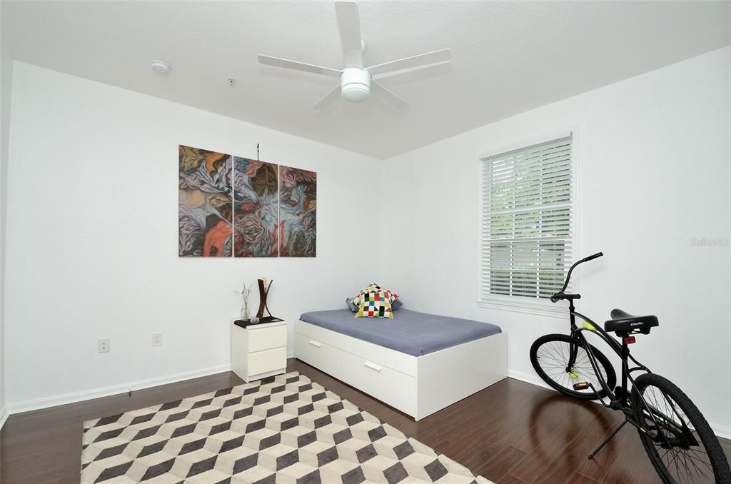 For Sale: $334,900 (2 beds, 2 baths, 1122 Square Feet)