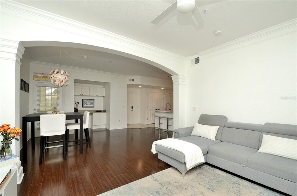 For Sale: $334,900 (2 beds, 2 baths, 1122 Square Feet)