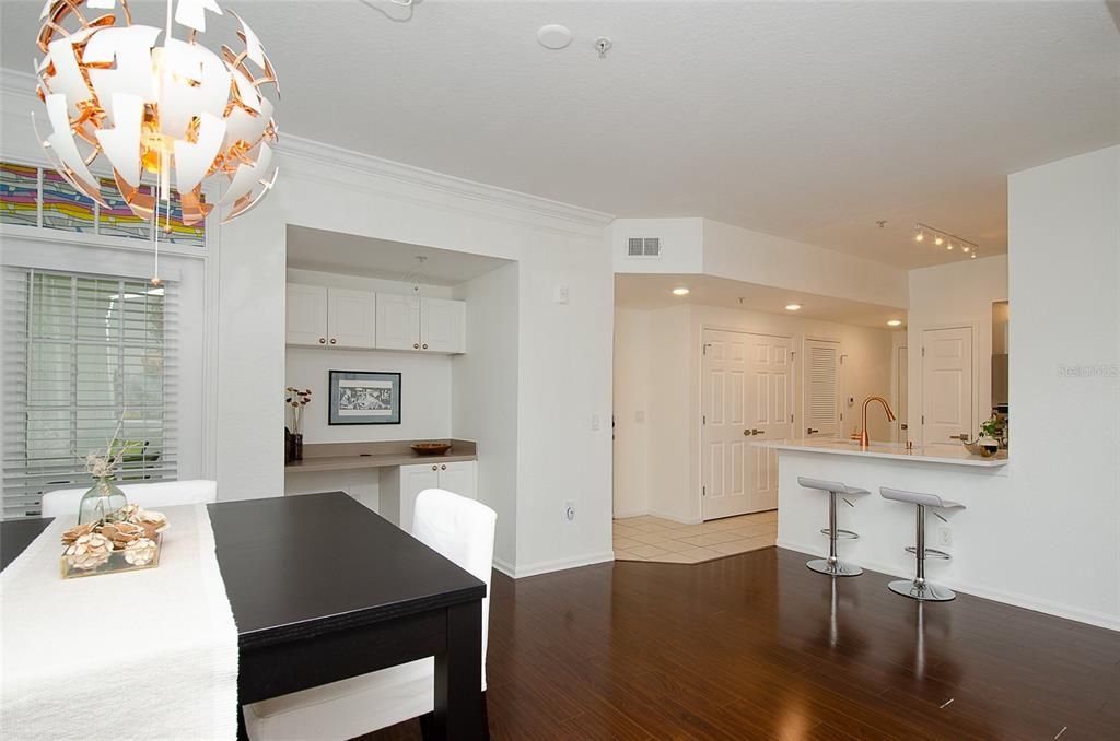 For Sale: $334,900 (2 beds, 2 baths, 1122 Square Feet)