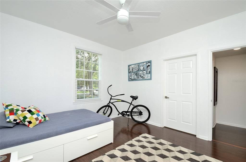 For Sale: $334,900 (2 beds, 2 baths, 1122 Square Feet)