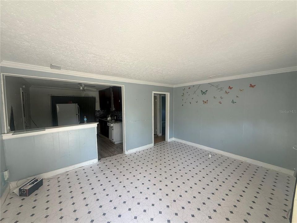For Sale: $149,000 (2 beds, 1 baths, 720 Square Feet)