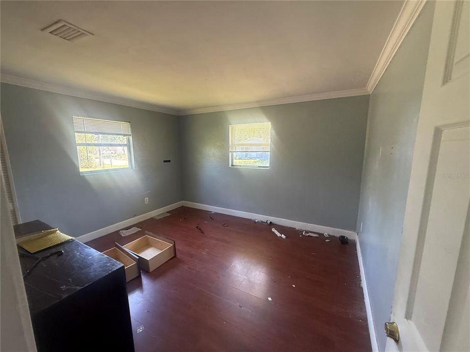 For Sale: $149,000 (2 beds, 1 baths, 720 Square Feet)