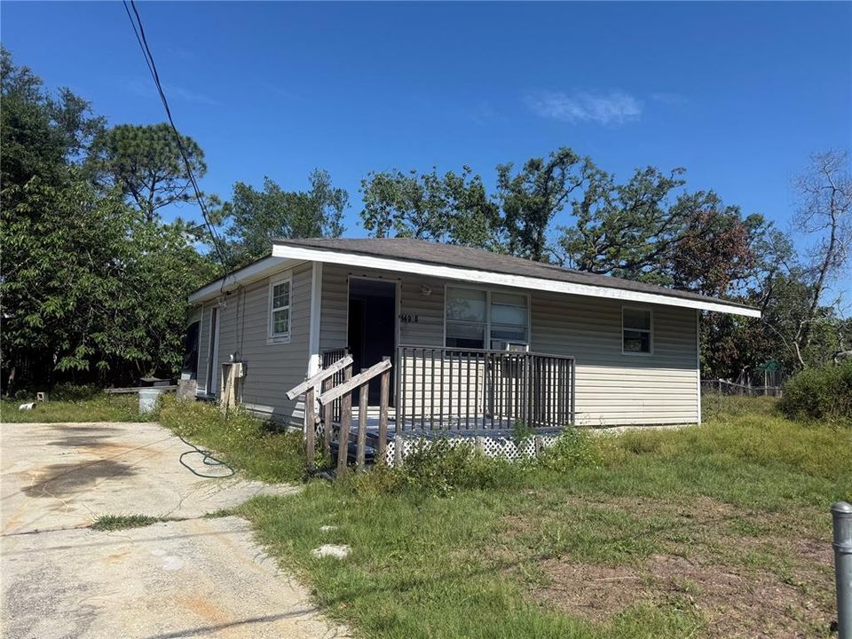 For Sale: $149,000 (2 beds, 1 baths, 720 Square Feet)