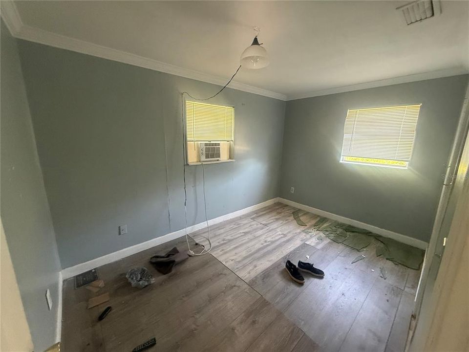 For Sale: $149,000 (2 beds, 1 baths, 720 Square Feet)