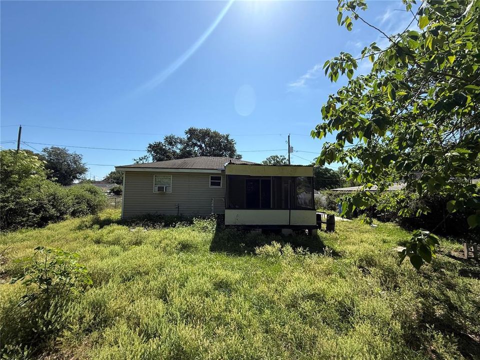 For Sale: $149,000 (2 beds, 1 baths, 720 Square Feet)