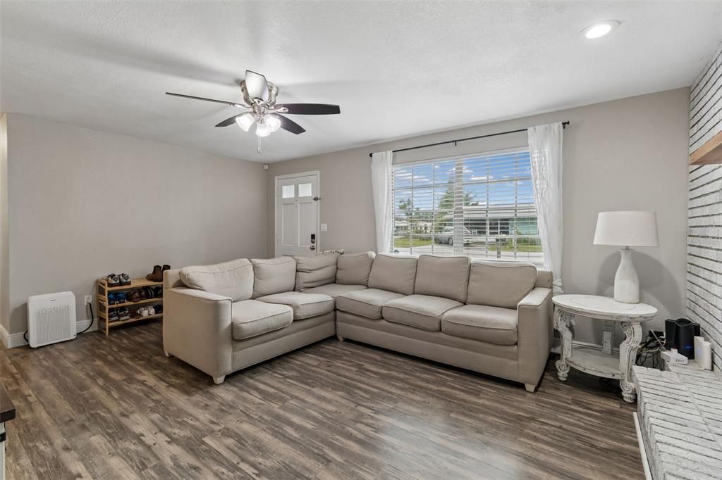 For Sale: $310,000 (3 beds, 2 baths, 1388 Square Feet)