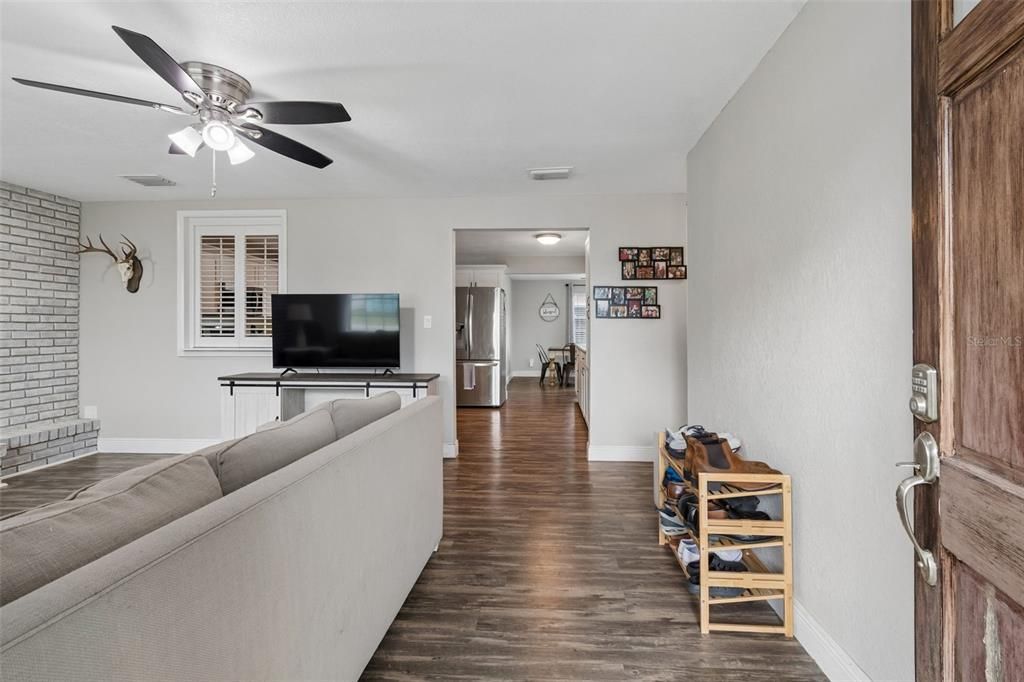For Sale: $310,000 (3 beds, 2 baths, 1388 Square Feet)