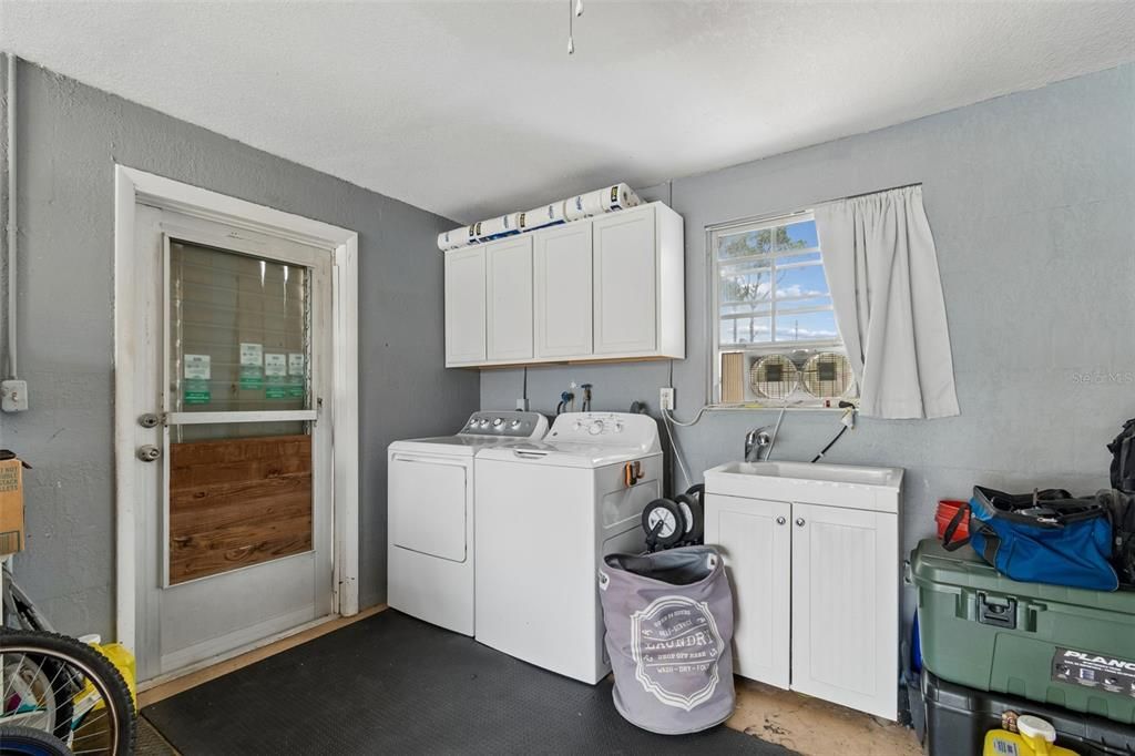 For Sale: $310,000 (3 beds, 2 baths, 1388 Square Feet)