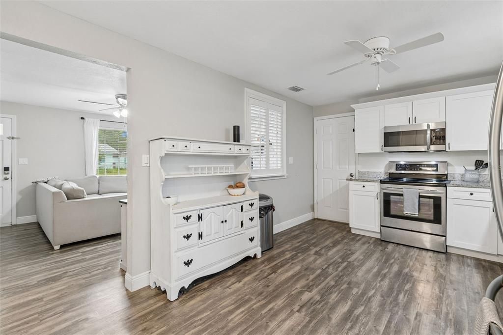For Sale: $310,000 (3 beds, 2 baths, 1388 Square Feet)