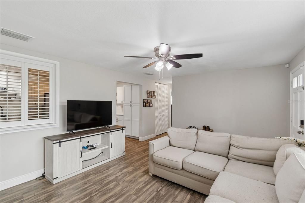For Sale: $310,000 (3 beds, 2 baths, 1388 Square Feet)