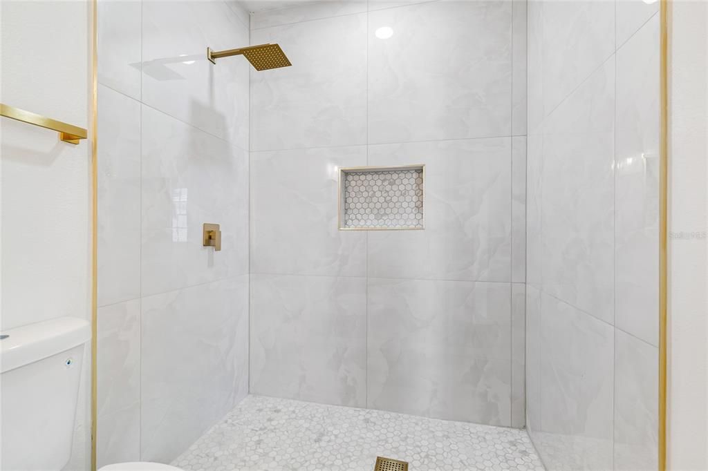 En Venta: $499,000 (5 camas, 3 baños, 1716 Pies cuadrados)