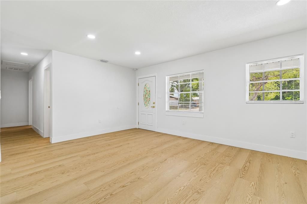 En Venta: $499,000 (5 camas, 3 baños, 1716 Pies cuadrados)