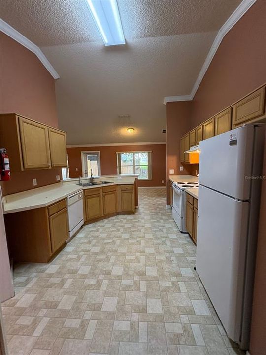 В аренду: $1,925 (4 спален, 2 ванн, 1699 Квадратных фут)