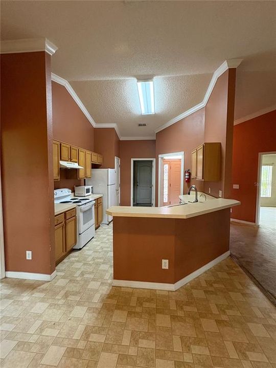 В аренду: $1,925 (4 спален, 2 ванн, 1699 Квадратных фут)