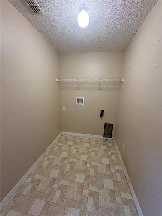 В аренду: $1,925 (4 спален, 2 ванн, 1699 Квадратных фут)