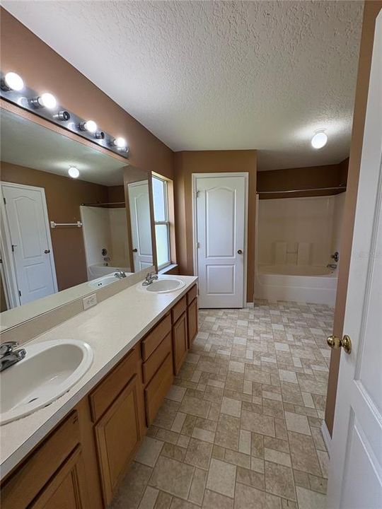 В аренду: $1,925 (4 спален, 2 ванн, 1699 Квадратных фут)