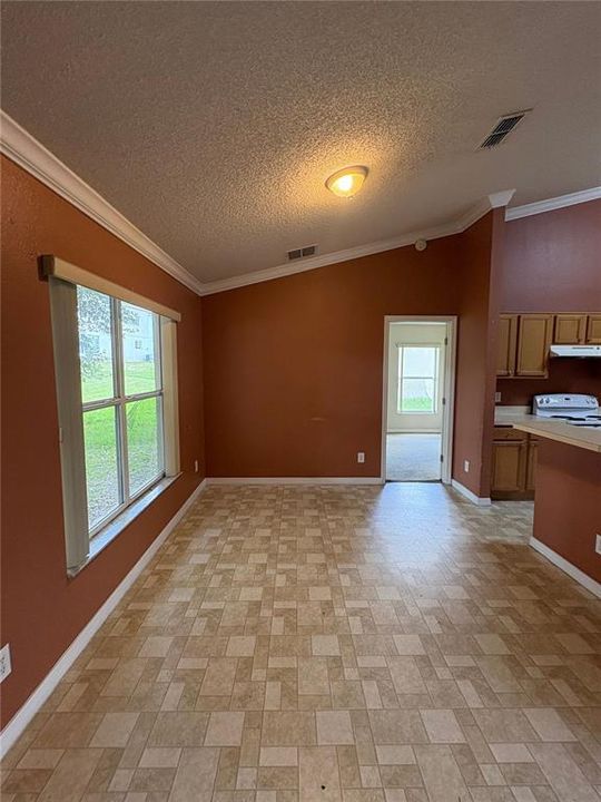 В аренду: $1,925 (4 спален, 2 ванн, 1699 Квадратных фут)
