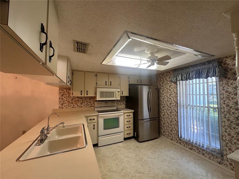 На продажу: $130,000 (2 спален, 2 ванн, 1029 Квадратных фут)