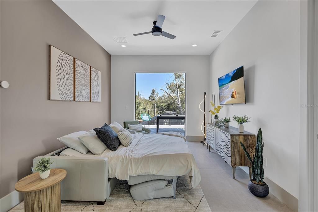 For Rent: $12,500 (5 beds, 3 baths, 3022 Square Feet)