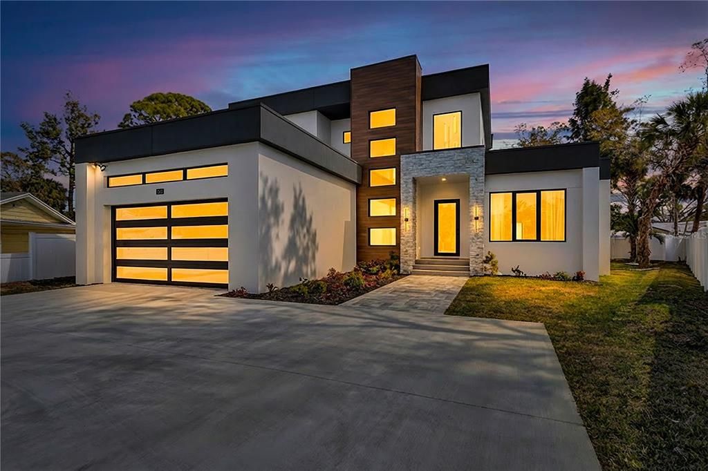 For Rent: $12,500 (5 beds, 3 baths, 3022 Square Feet)
