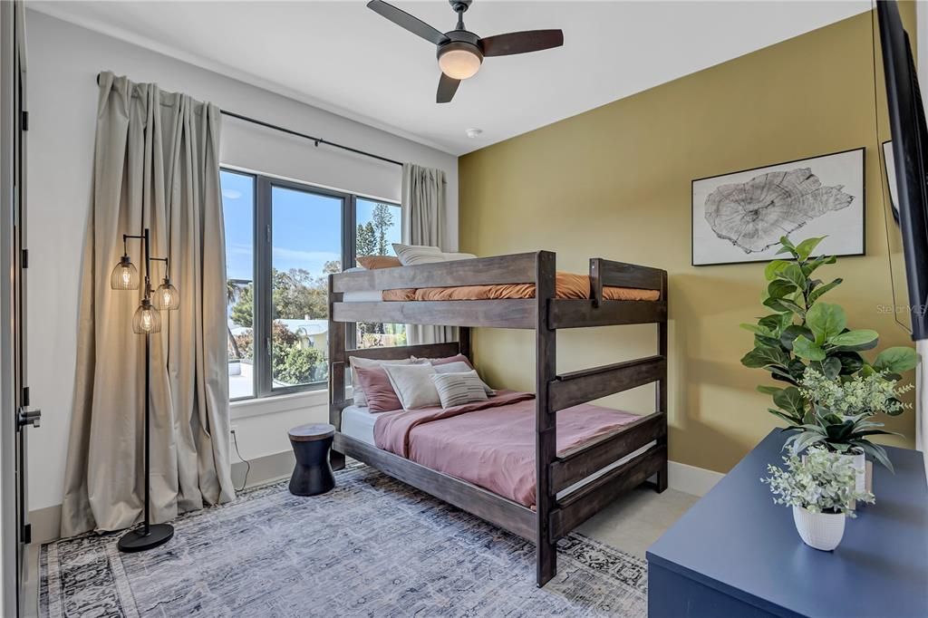 For Rent: $12,500 (5 beds, 3 baths, 3022 Square Feet)