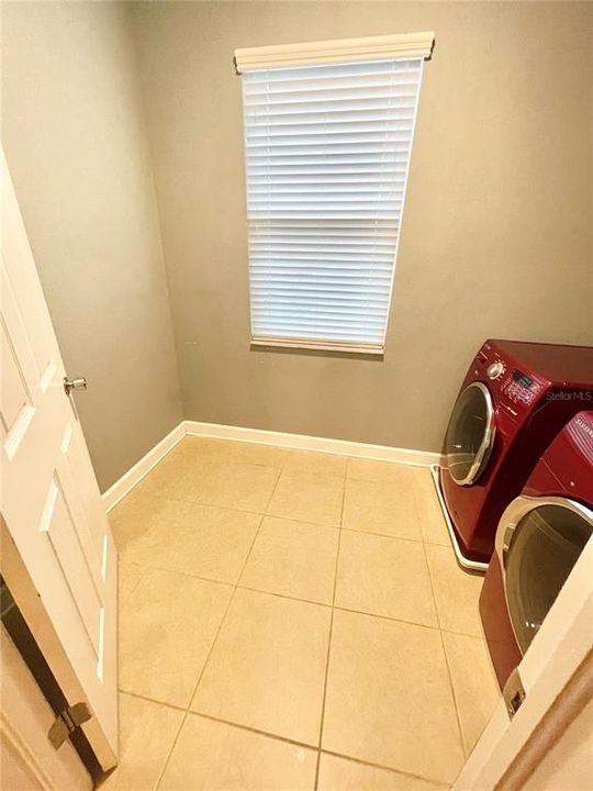 En Renta: $3,000 (5 camas, 3 baños, 2560 Pies cuadrados)