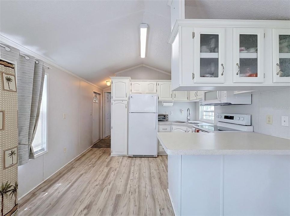 На продажу: $129,900 (1 спален, 1 ванн, 396 Квадратных фут)