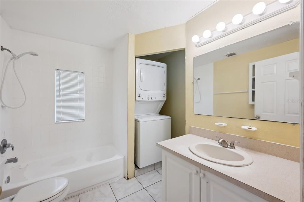 For Sale: $149,999 (2 beds, 1 baths, 955 Square Feet)