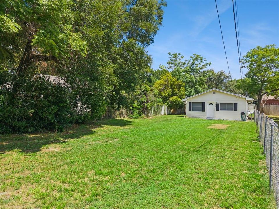 For Sale: $149,999 (2 beds, 1 baths, 955 Square Feet)