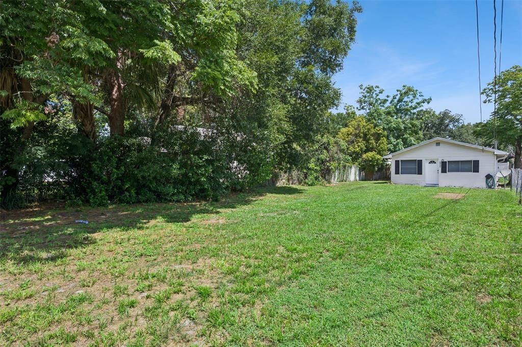 For Sale: $149,999 (2 beds, 1 baths, 955 Square Feet)