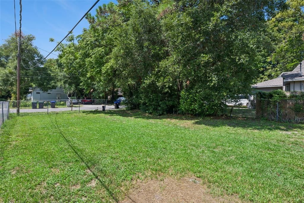 For Sale: $149,999 (2 beds, 1 baths, 955 Square Feet)