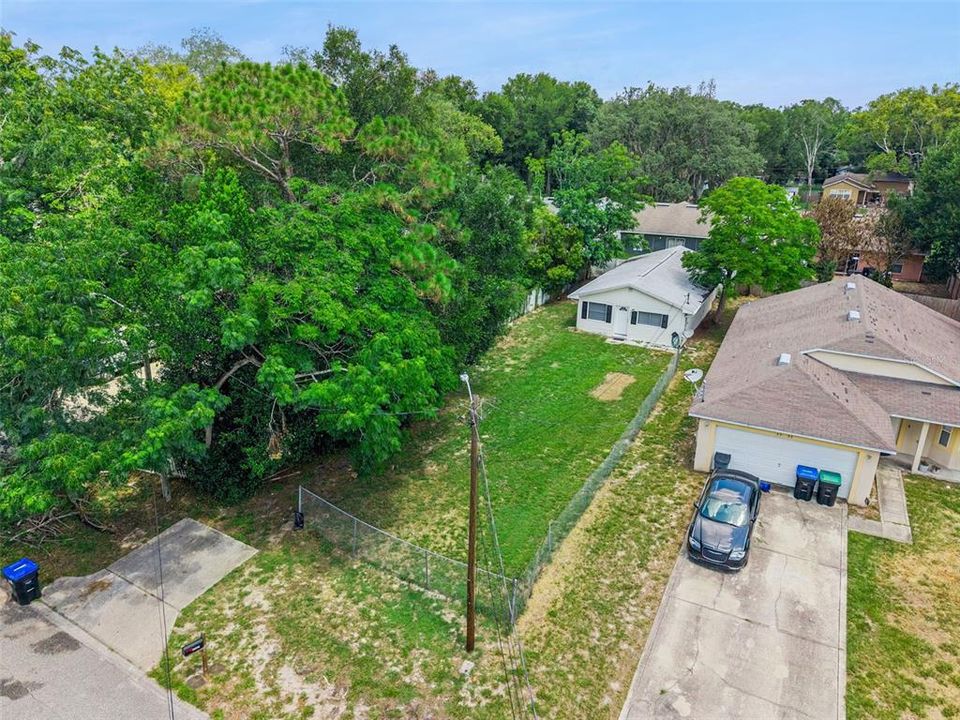 For Sale: $149,999 (2 beds, 1 baths, 955 Square Feet)