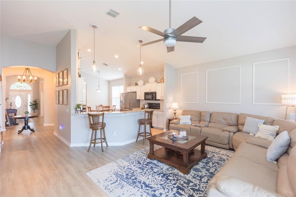 En Venta: $394,000 (3 camas, 2 baños, 2102 Pies cuadrados)