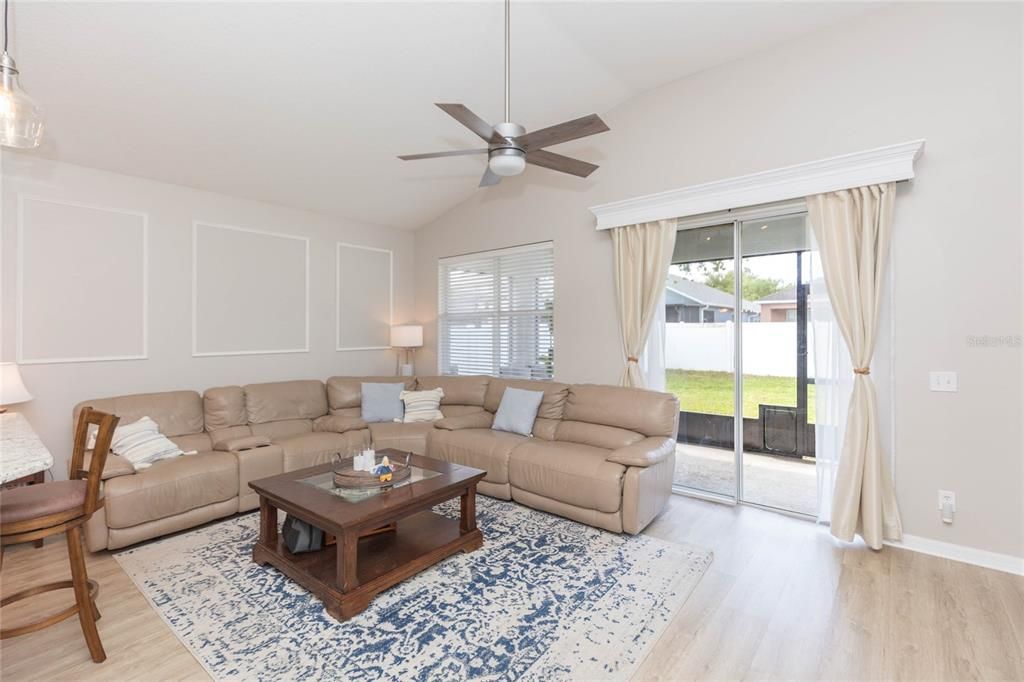 En Venta: $394,000 (3 camas, 2 baños, 2102 Pies cuadrados)