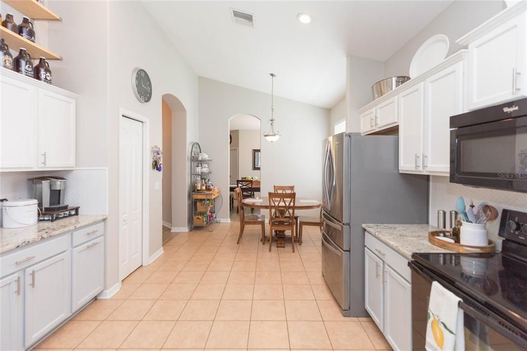 En Venta: $394,000 (3 camas, 2 baños, 2102 Pies cuadrados)