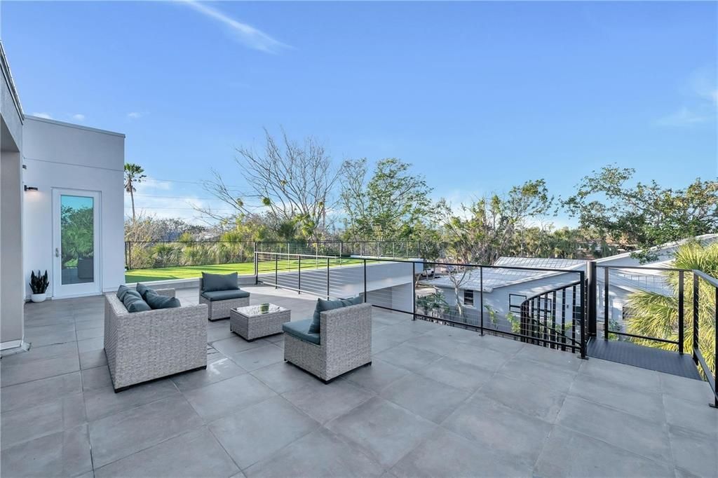 For Sale: $3,690,000 (4 beds, 4 baths, 3996 Square Feet)