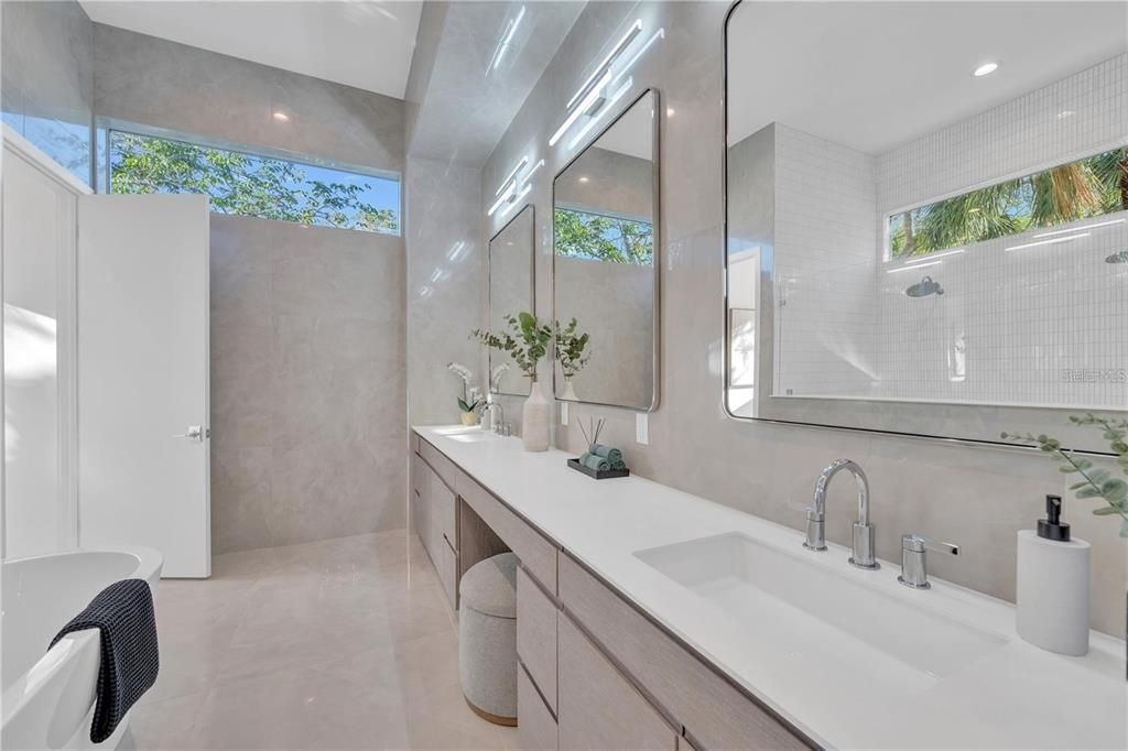 For Sale: $3,690,000 (4 beds, 4 baths, 3996 Square Feet)