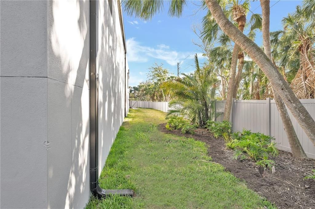 For Sale: $3,690,000 (4 beds, 4 baths, 3996 Square Feet)