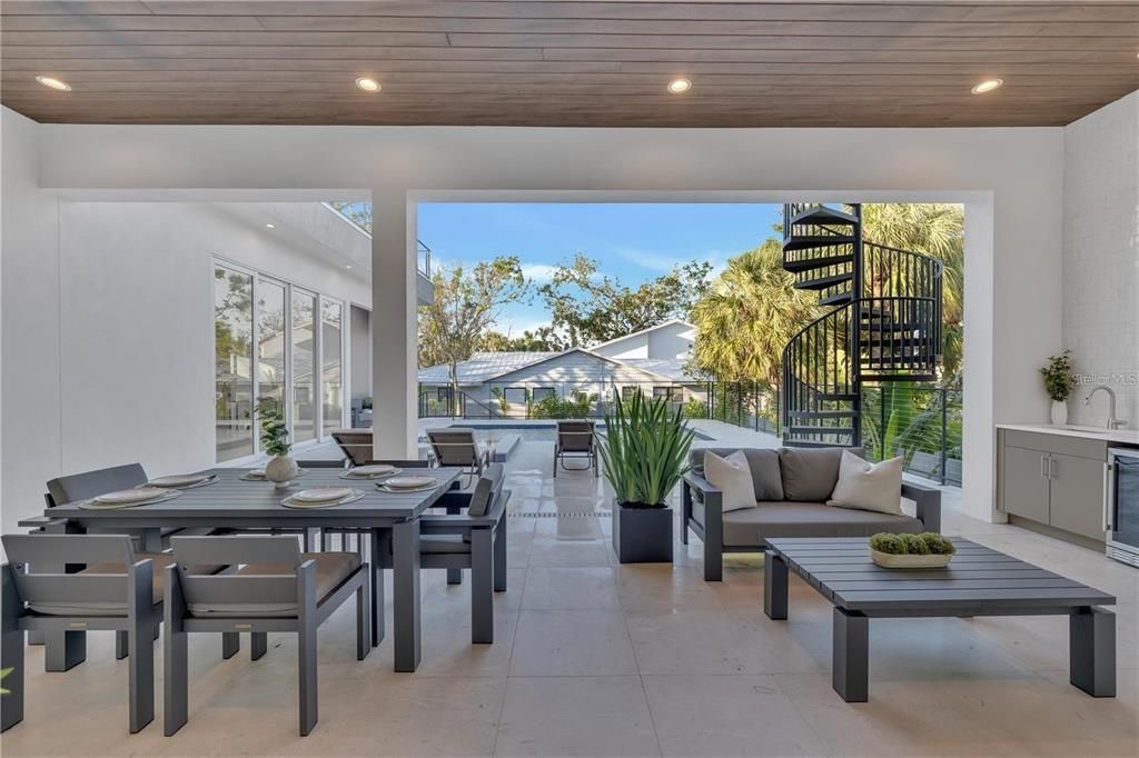 For Sale: $3,690,000 (4 beds, 4 baths, 3996 Square Feet)
